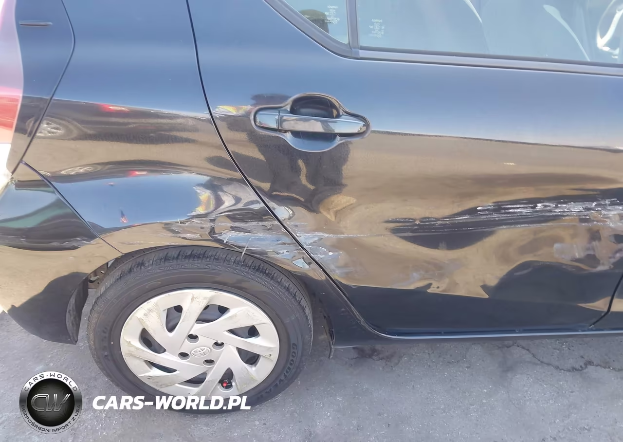 2016 Toyota Prius C One VIN:JTDKDTB35G1129927 - 12