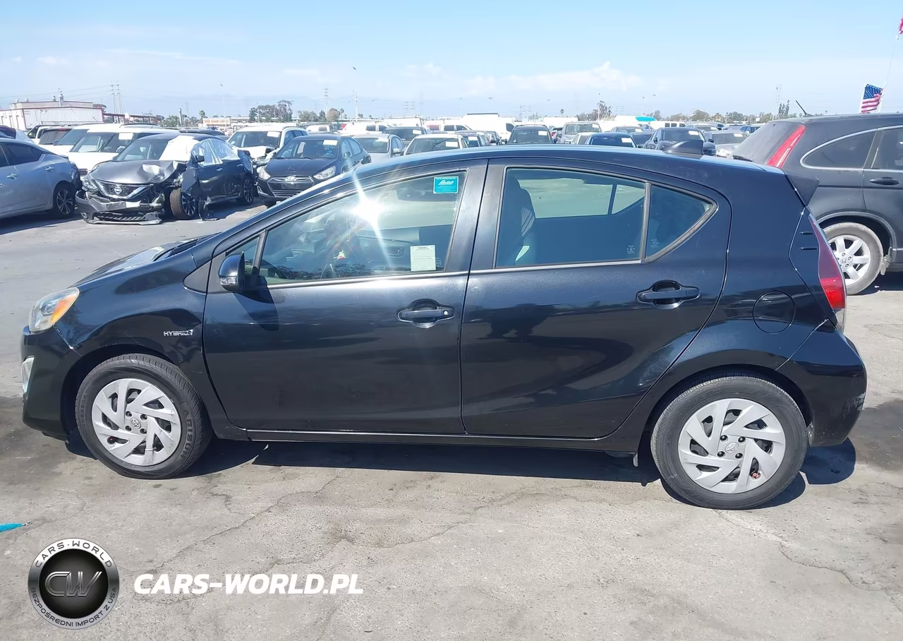 2016 Toyota Prius C One VIN:JTDKDTB35G1129927 - 15