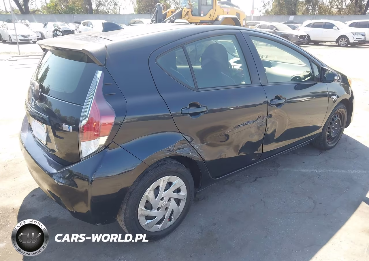 2016 Toyota Prius C One VIN:JTDKDTB35G1129927 - 4