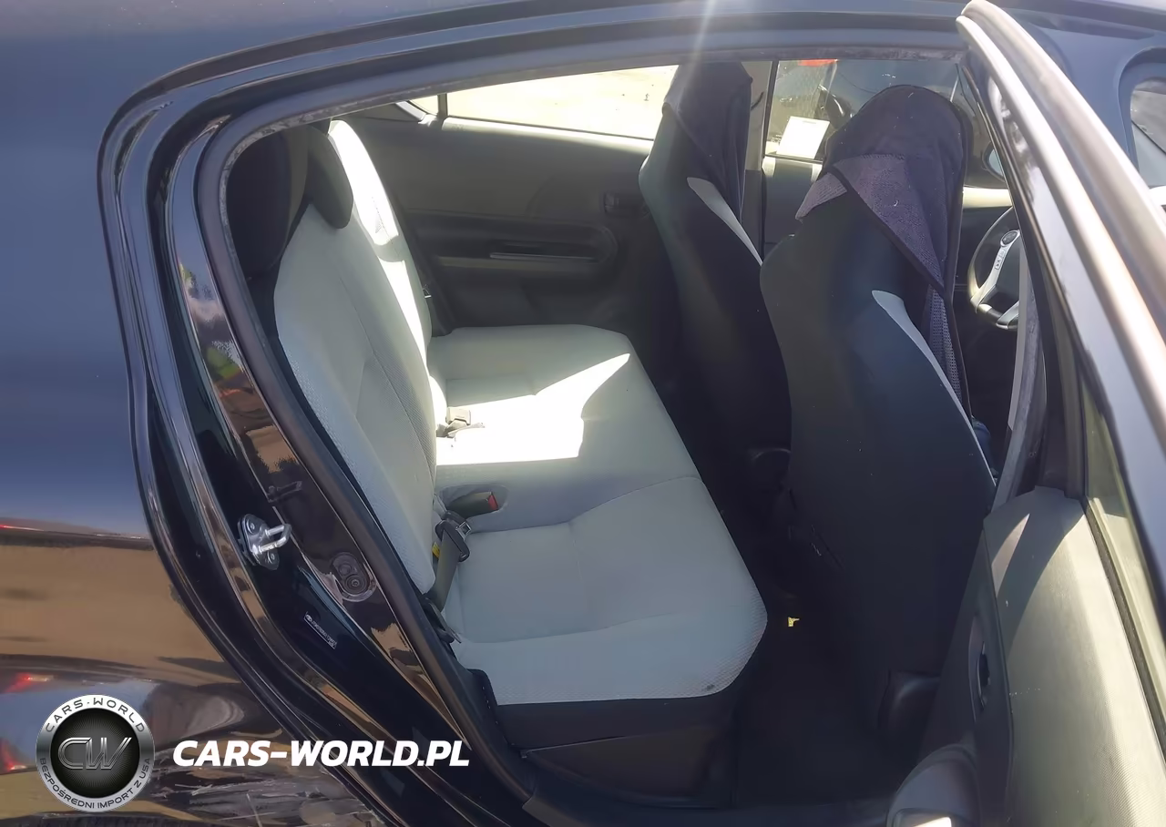 2016 Toyota Prius C One VIN:JTDKDTB35G1129927 - 8