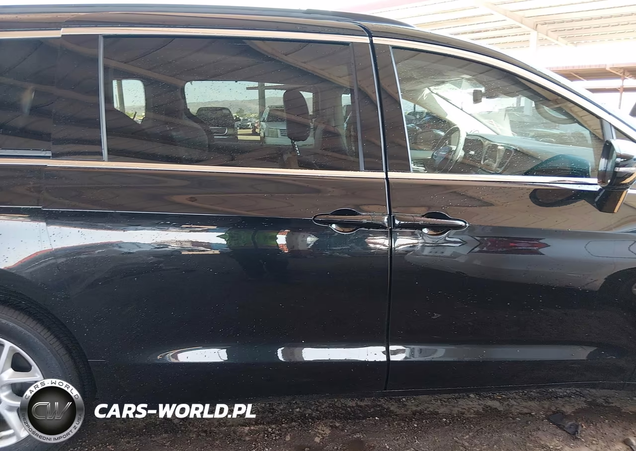 2022 Chrysler Pacifica Touring L VIN:2C4RC1BG0NR146376 - 13