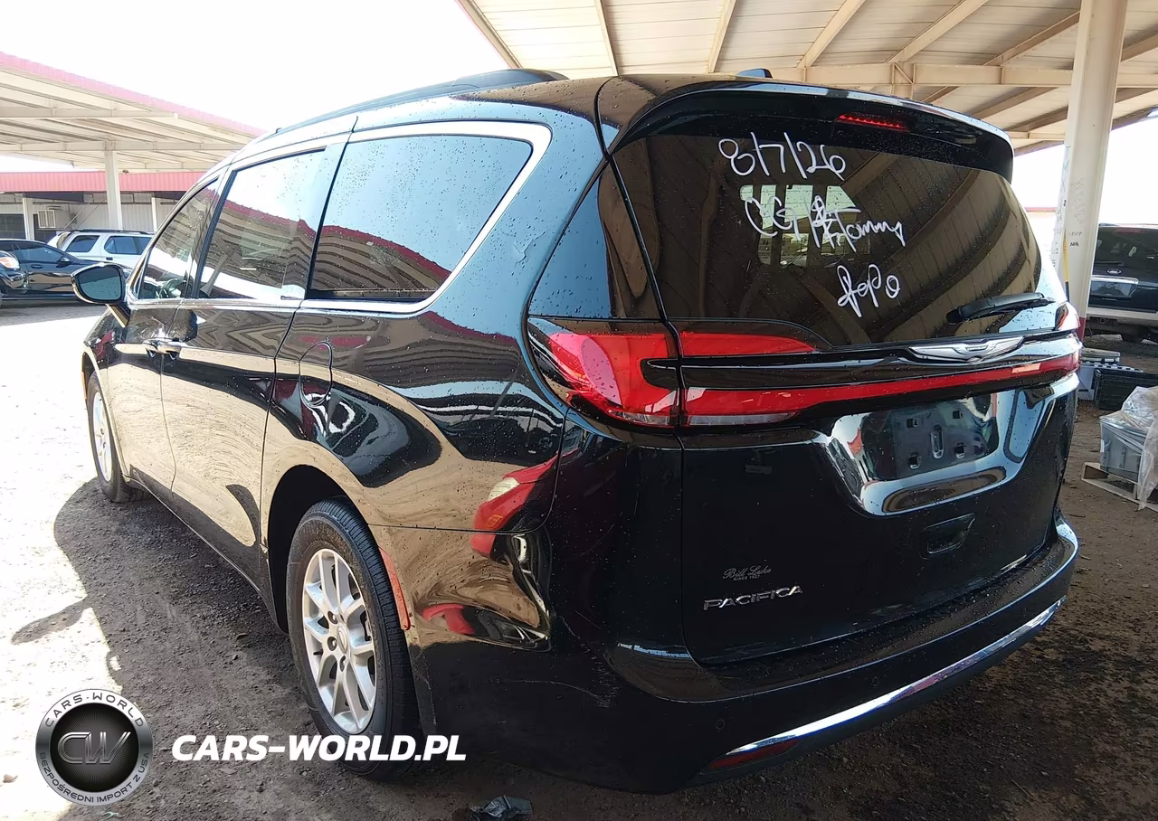 2022 Chrysler Pacifica Touring L VIN:2C4RC1BG0NR146376 - 3