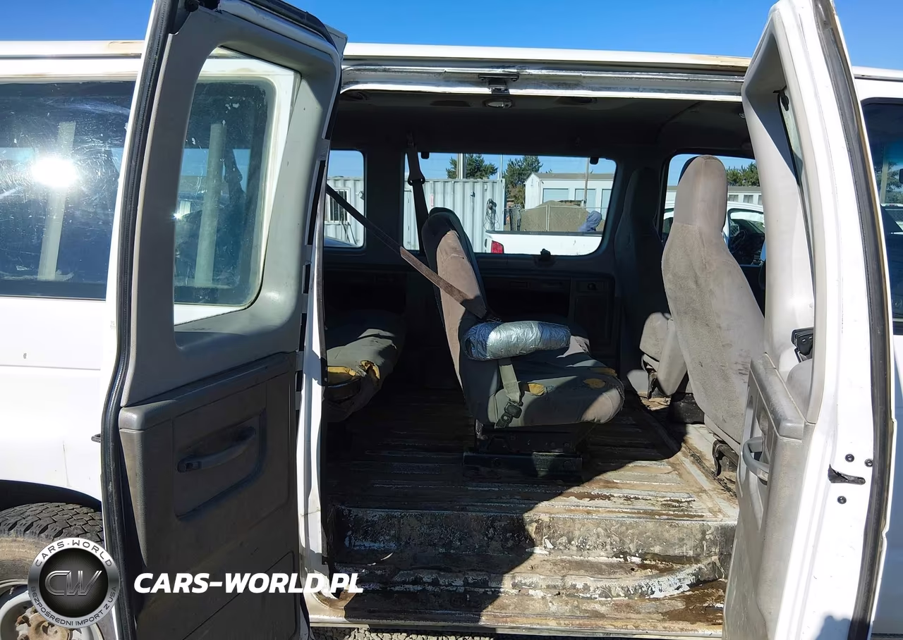 2010 Ford E-350 Super Duty Xl-Xlt VIN:1FBSS3BL4ADA32265 - 8