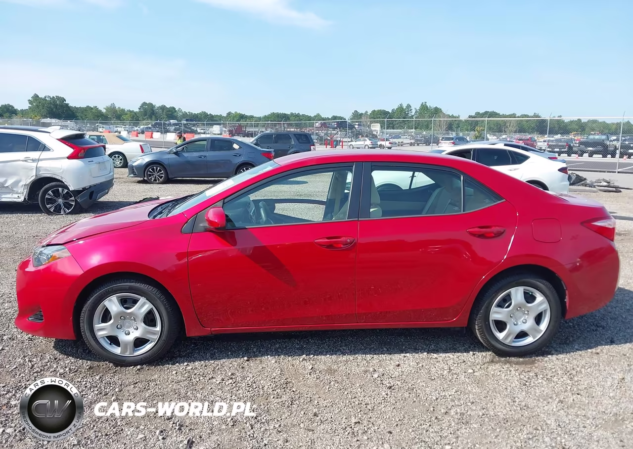 2018 Toyota Corolla Le VIN:2T1BURHE3JC083349 - 14