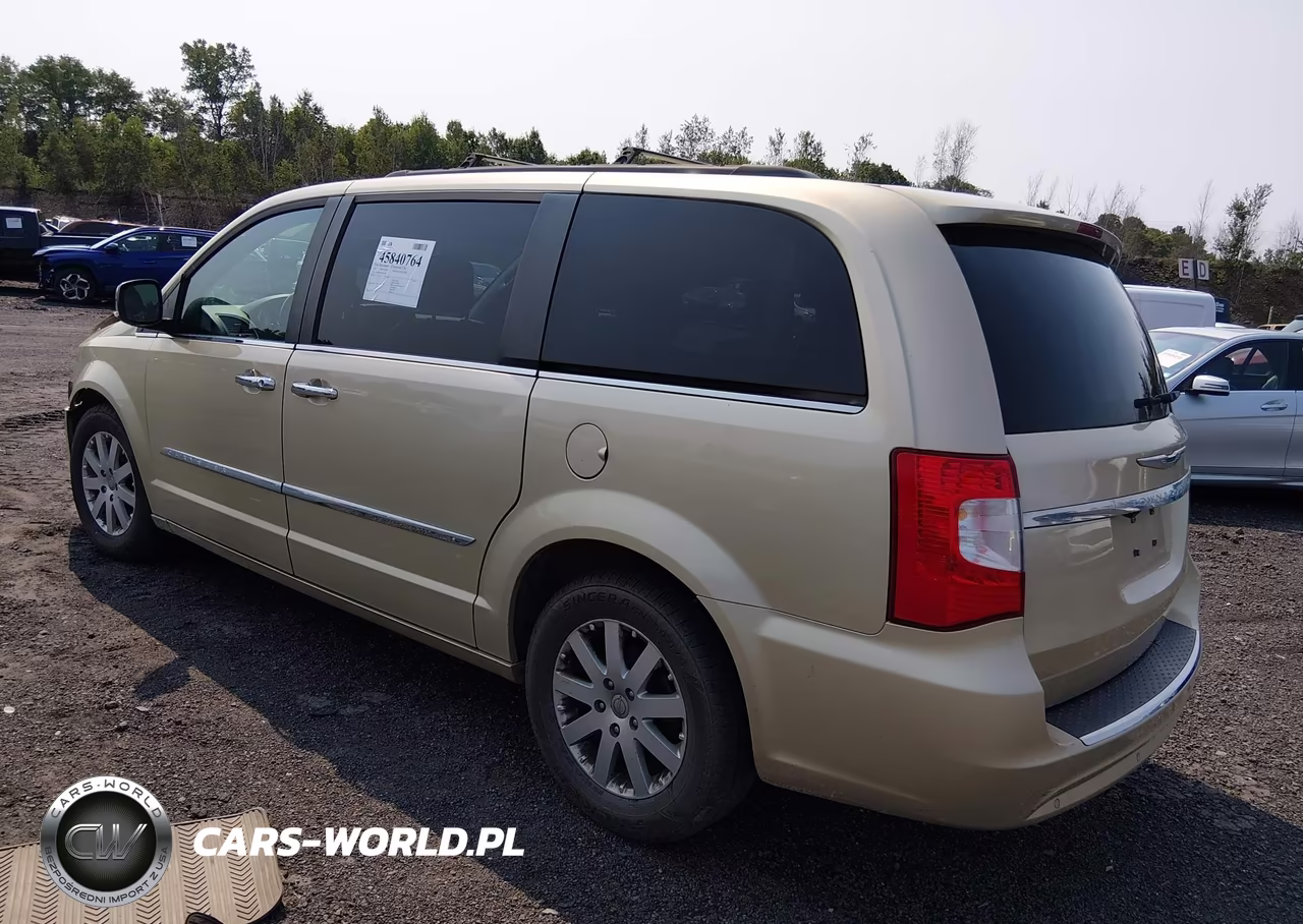 2011 Chrysler Town & Country Touring-L VIN:2A4RR8DG2BR704478 - 3