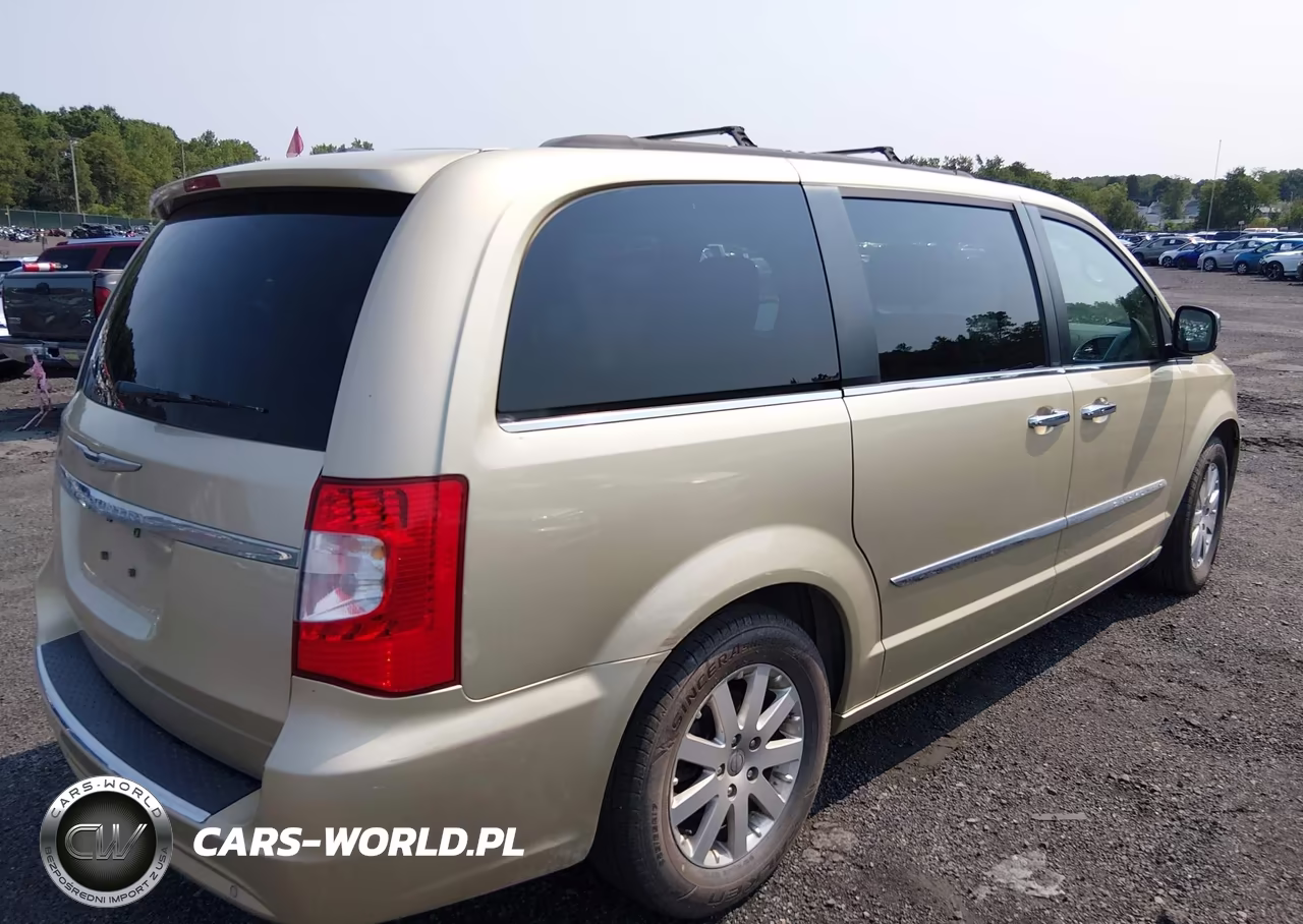 2011 Chrysler Town & Country Touring-L VIN:2A4RR8DG2BR704478 - 4