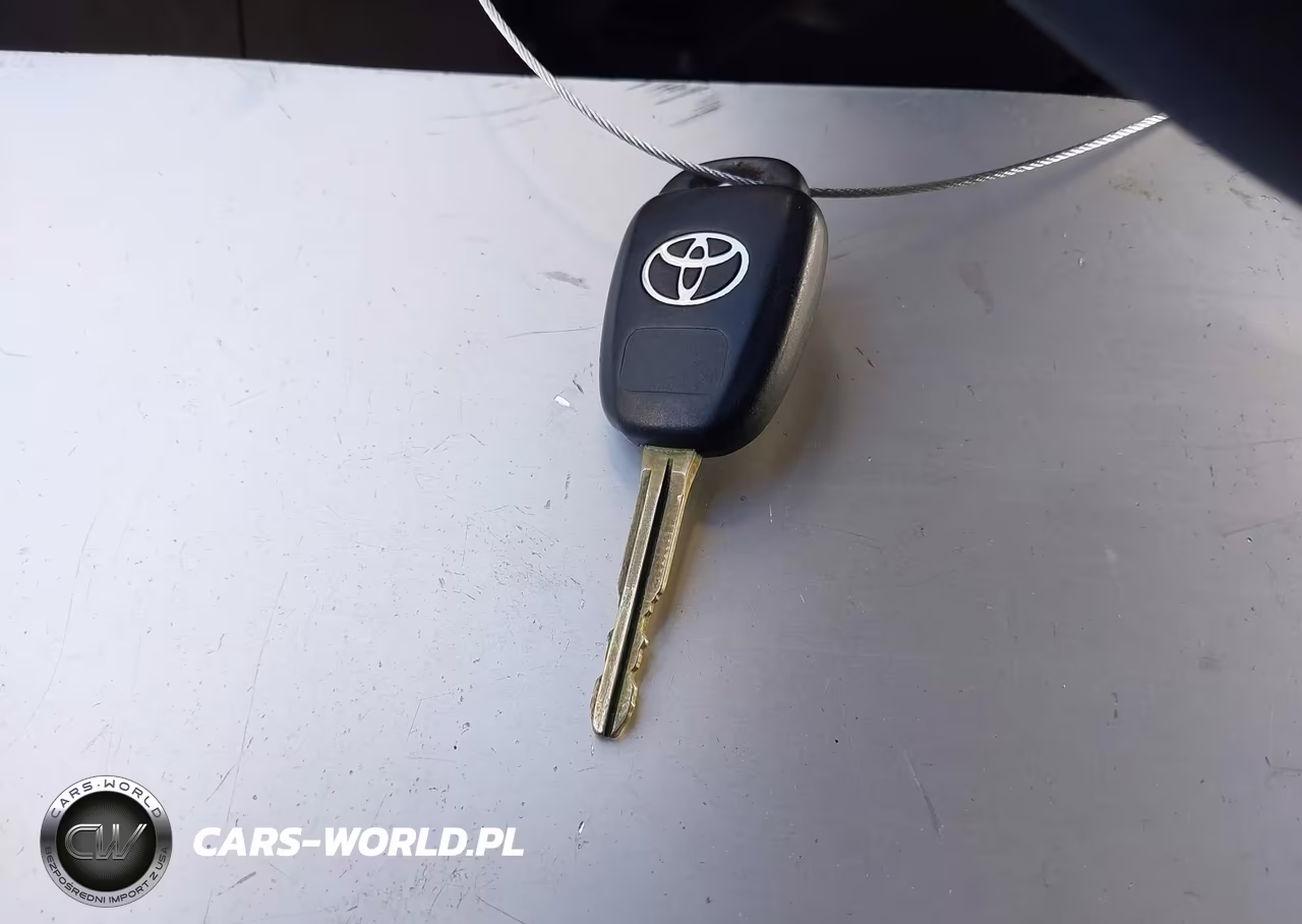 2013 Toyota Prius C Two VIN:JTDKDTB3XD1550151 - 11