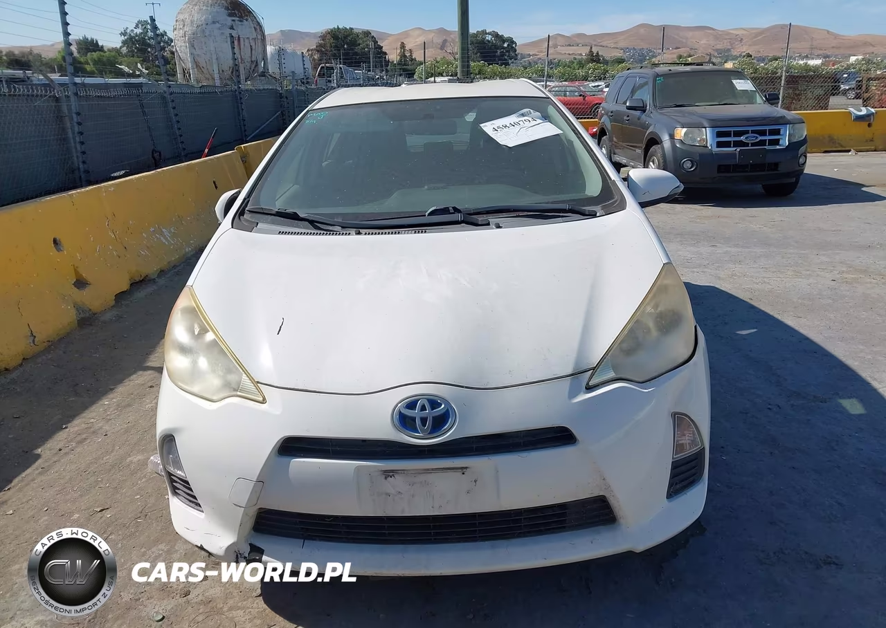 2013 Toyota Prius C Two VIN:JTDKDTB3XD1550151 - 12