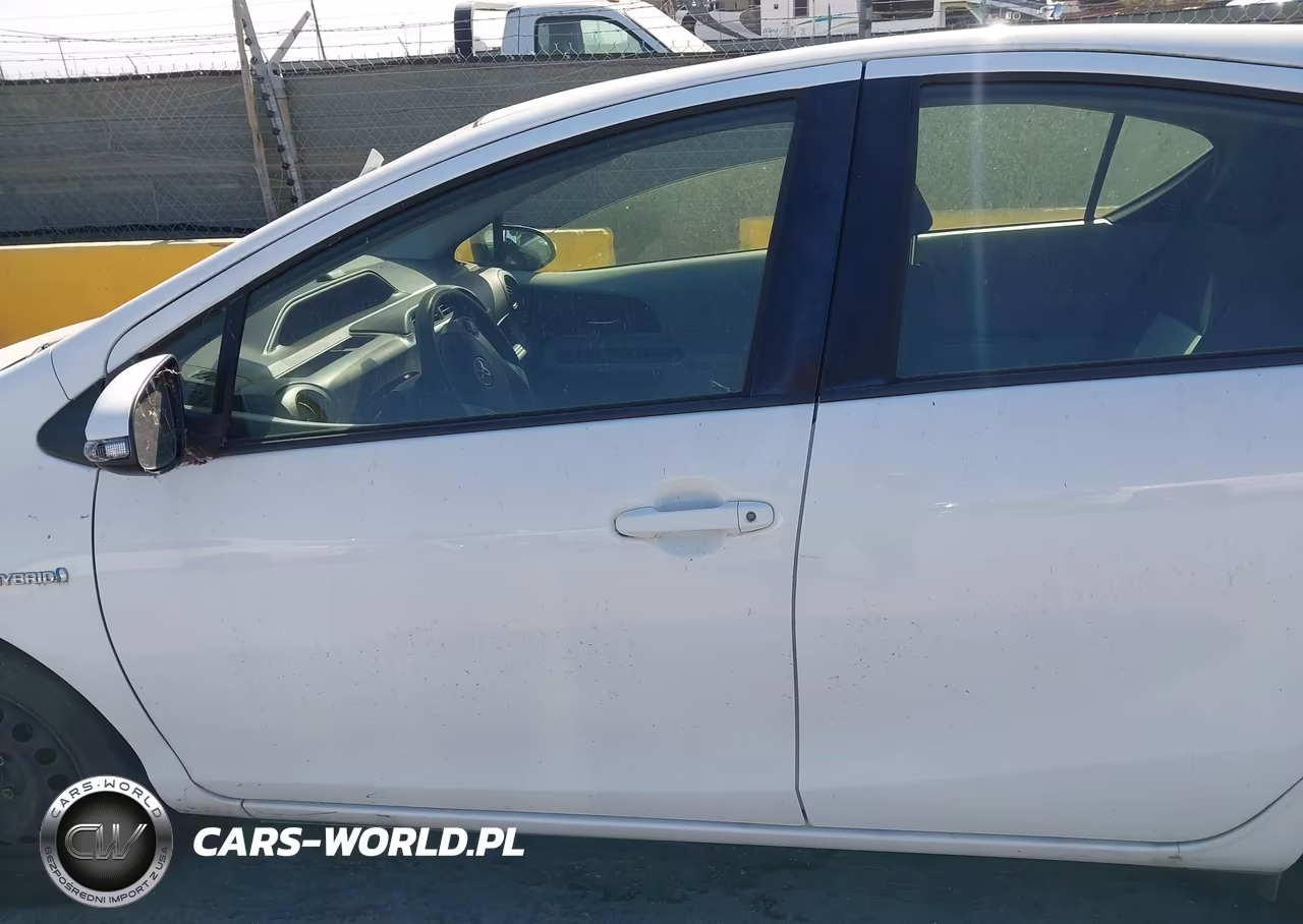 2013 Toyota Prius C Two VIN:JTDKDTB3XD1550151 - 14