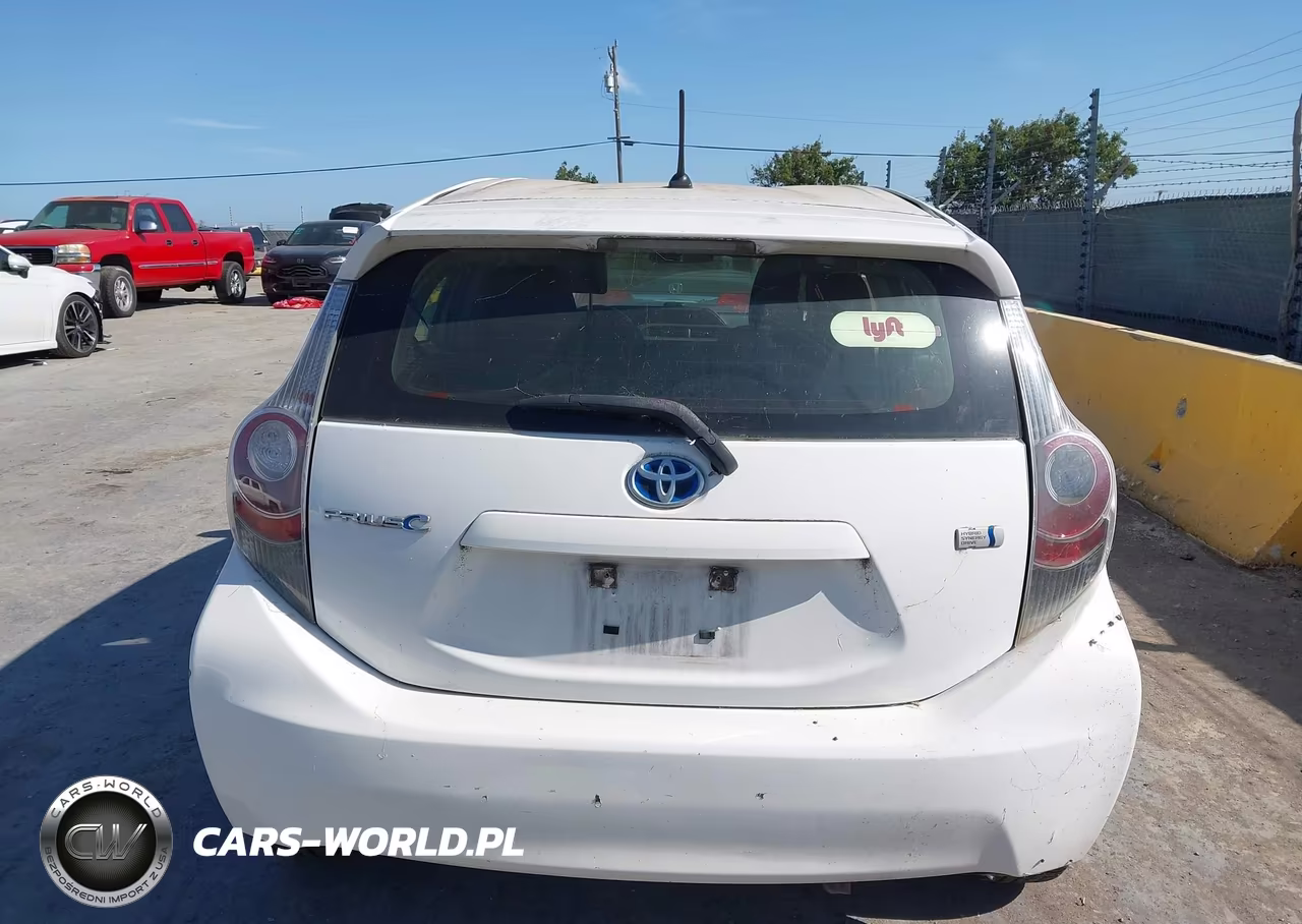 2013 Toyota Prius C Two VIN:JTDKDTB3XD1550151 - 16
