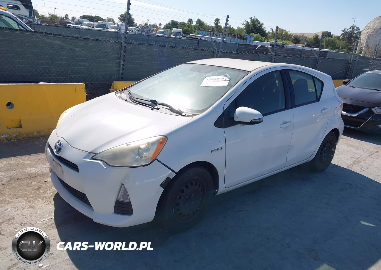 2013 Toyota Prius C Two VIN:JTDKDTB3XD1550151 - 2