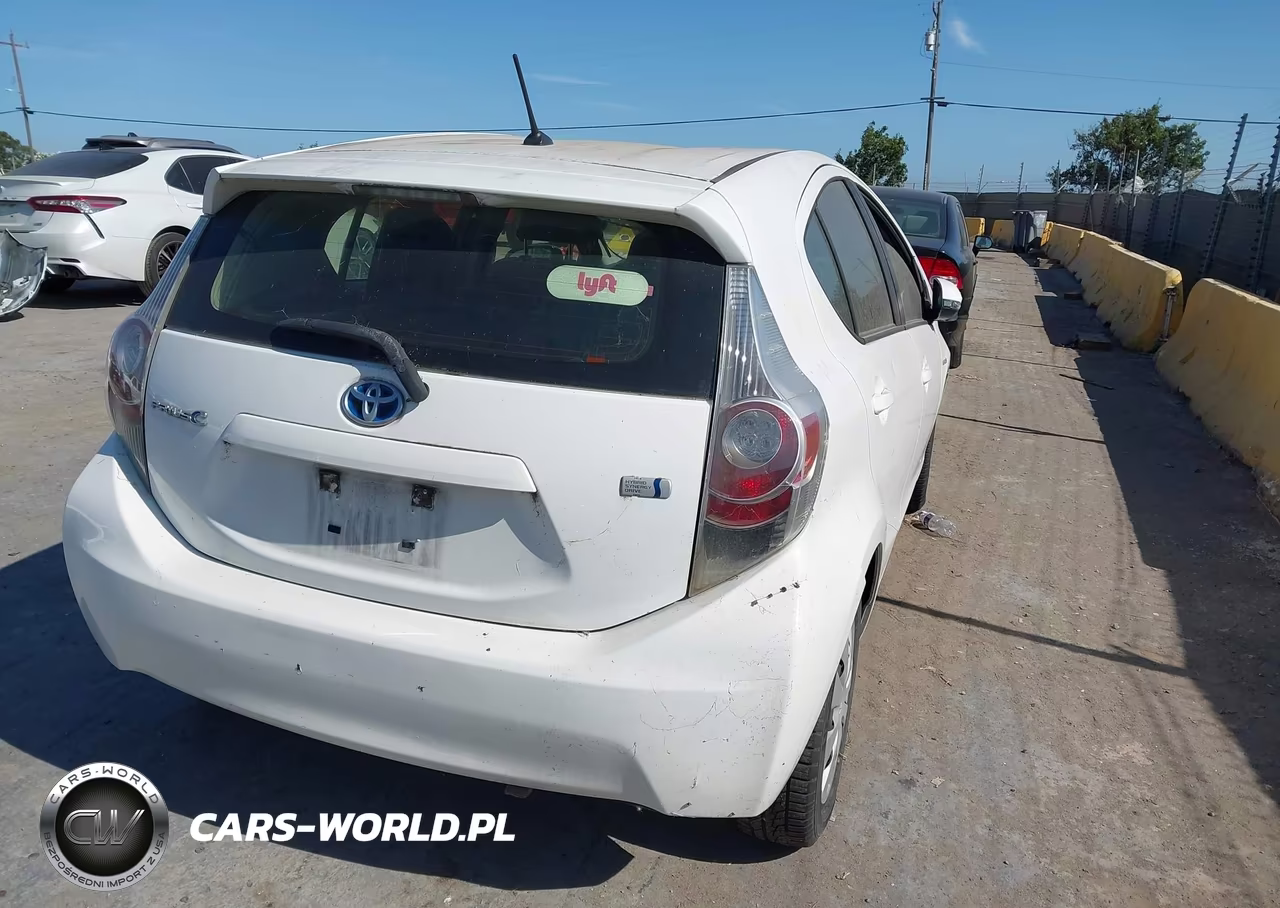 2013 Toyota Prius C Two VIN:JTDKDTB3XD1550151 - 4