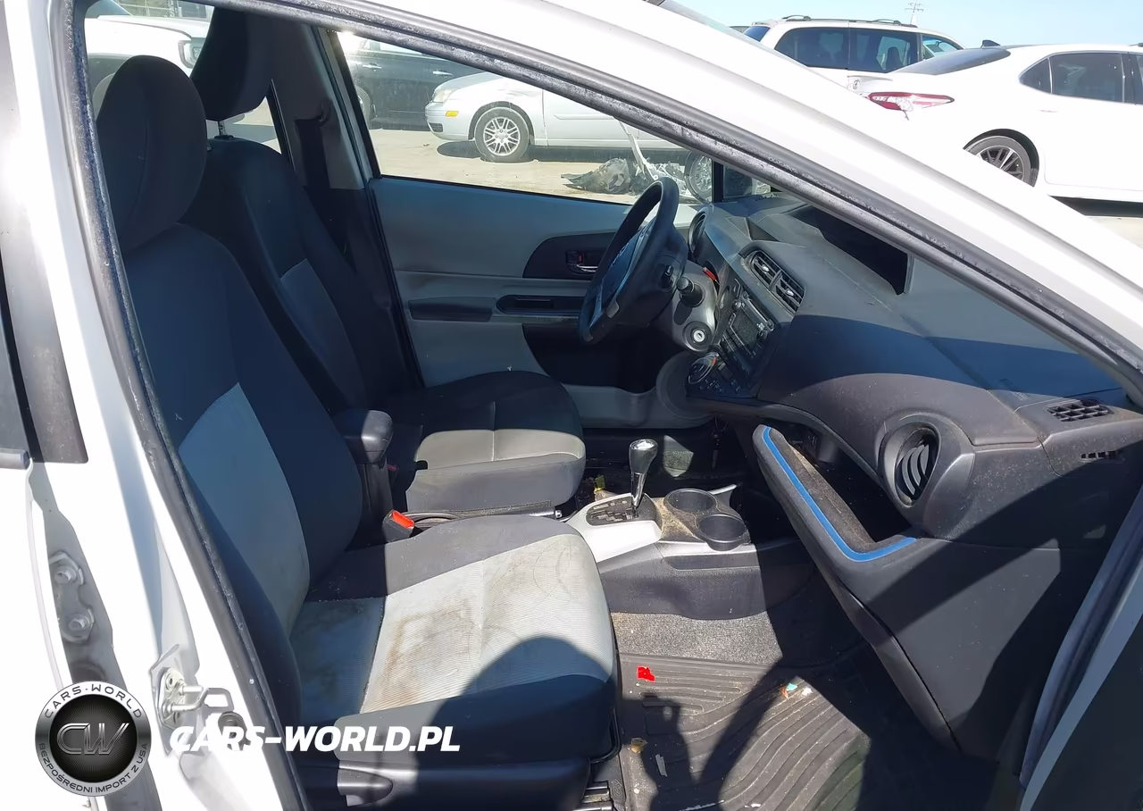 2013 Toyota Prius C Two VIN:JTDKDTB3XD1550151 - 5