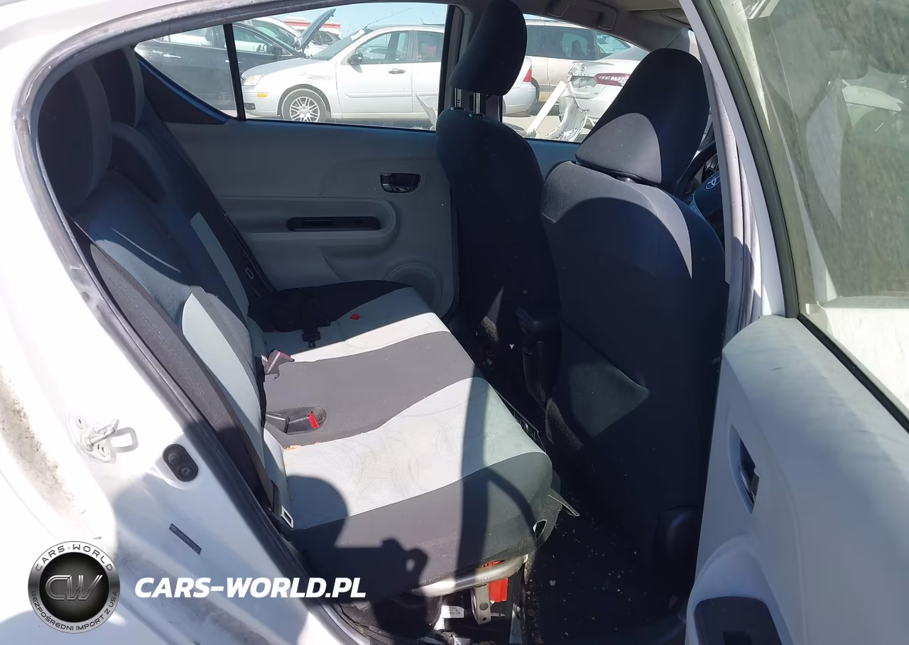 2013 Toyota Prius C Two VIN:JTDKDTB3XD1550151 - 8