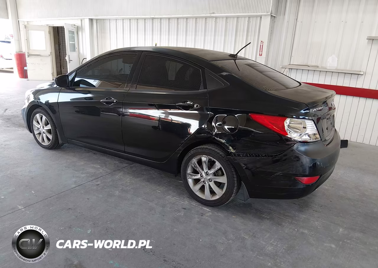 2013 Hyundai Accent Gls VIN:KMHCU4AE2DU420825 - 3