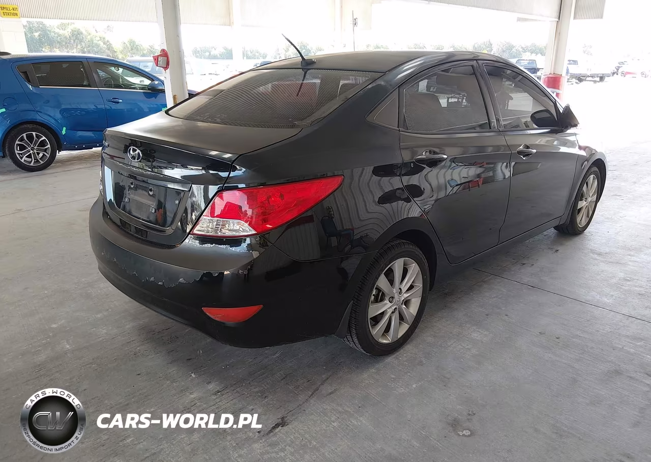 2013 Hyundai Accent Gls VIN:KMHCU4AE2DU420825 - 4