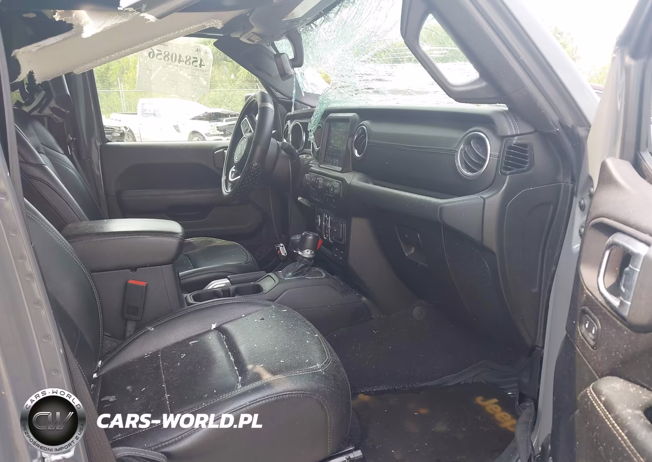 2019 Jeep Wrangler Unlimited Sahara 4X4 VIN:1C4HJXEGXKW664921 - 5