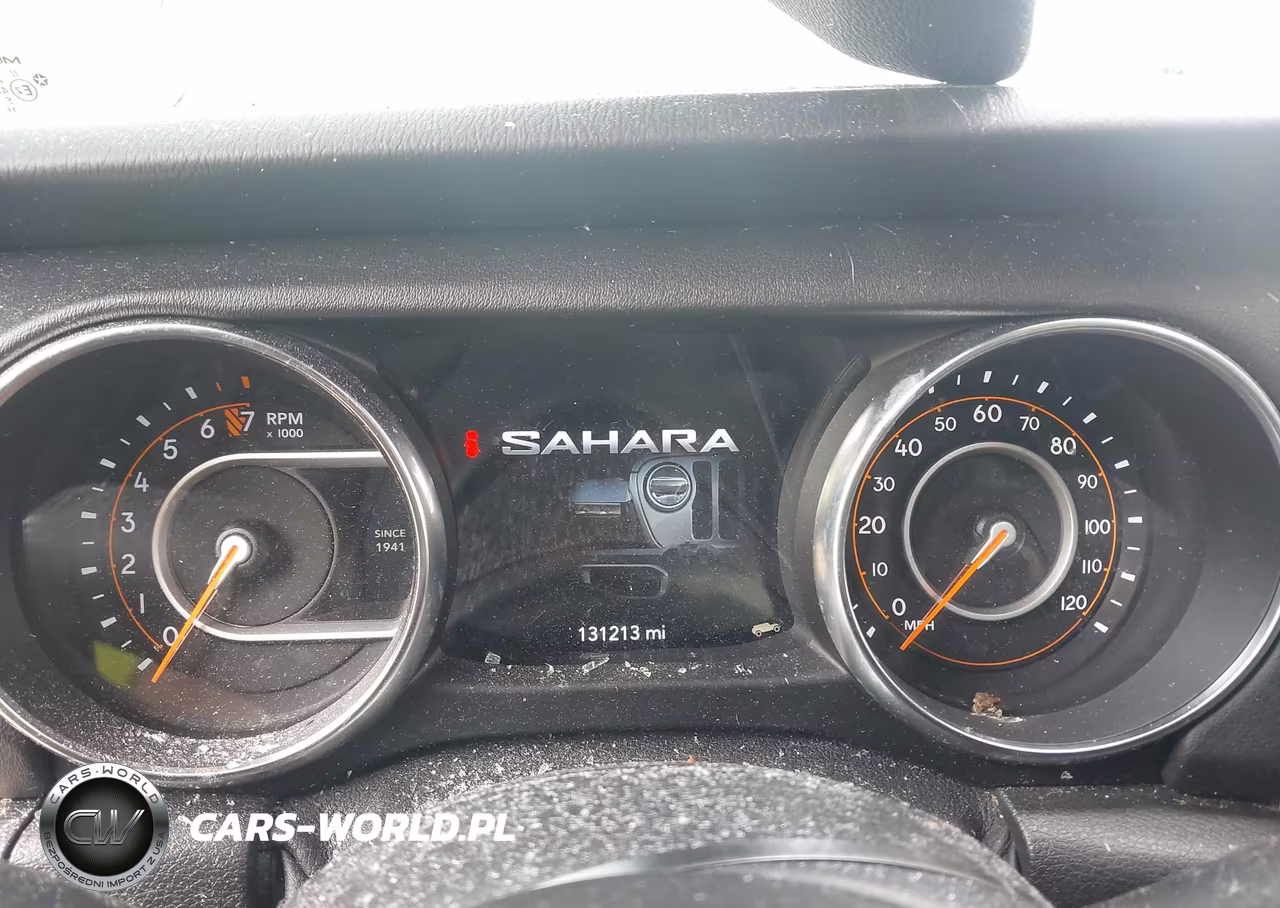 2019 Jeep Wrangler Unlimited Sahara 4X4 VIN:1C4HJXEGXKW664921 - 7