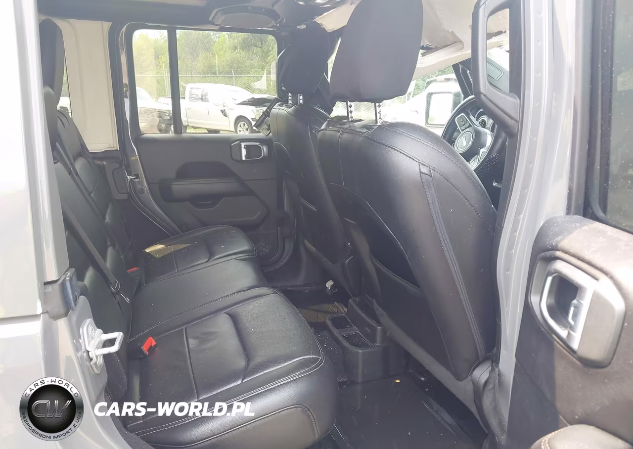 2019 Jeep Wrangler Unlimited Sahara 4X4 VIN:1C4HJXEGXKW664921 - 8
