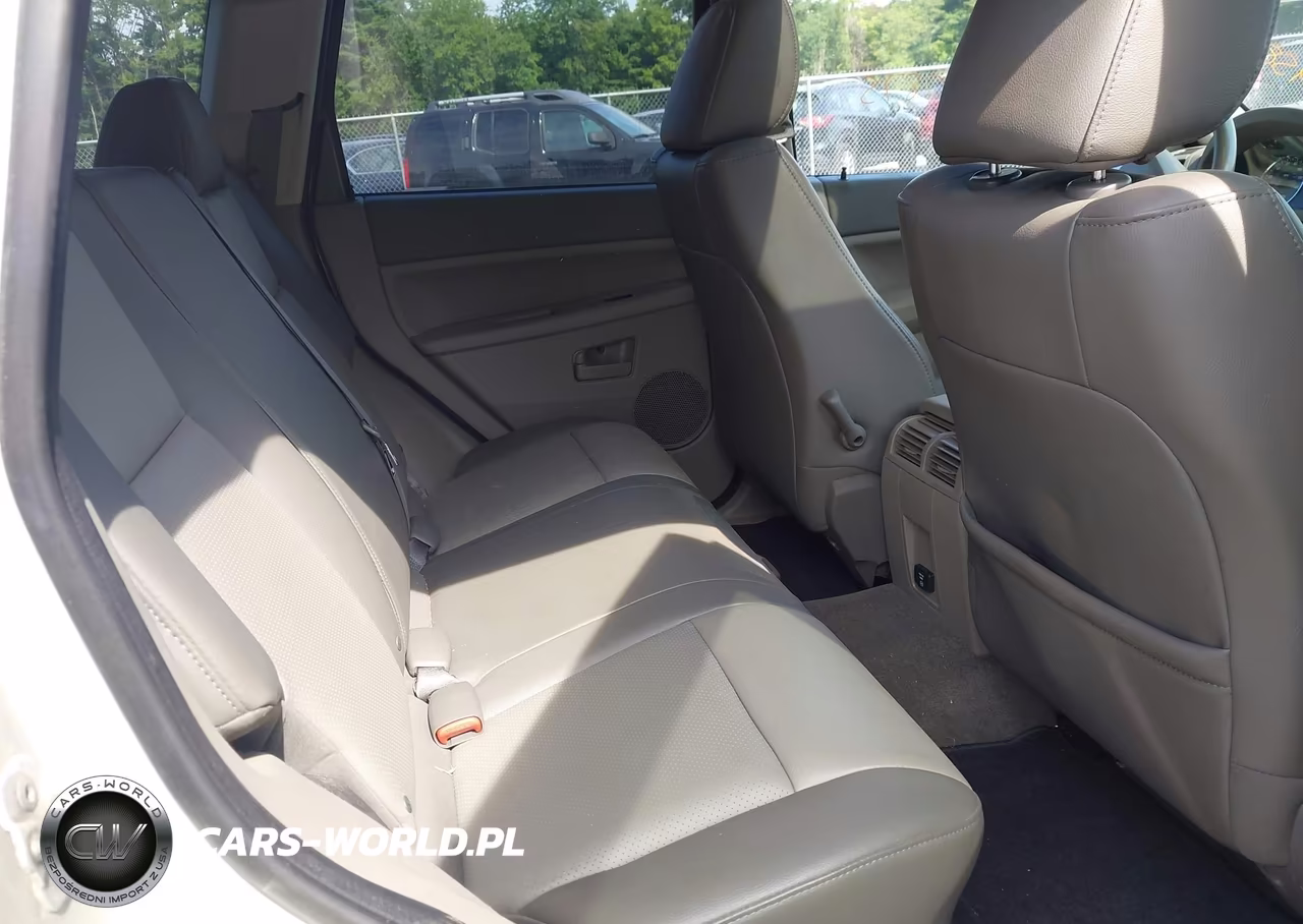 2008 Jeep Grand Cherokee Laredo VIN:1J8GR48KX8C102443 - 8