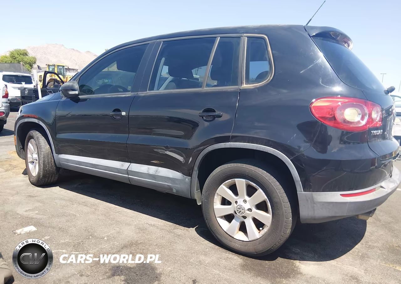 2010 Volkswagen Tiguan S VIN:WVGAV7AXXAW532330 - 3