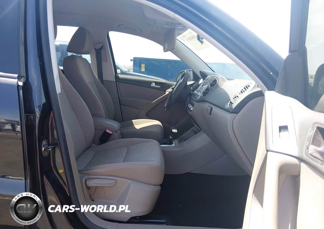 2010 Volkswagen Tiguan S VIN:WVGAV7AXXAW532330 - 5
