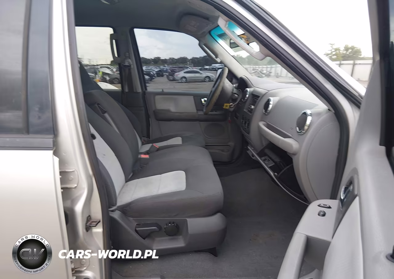 2005 Ford Expedition Xls VIN:1FMPU13525LA83030 - 5