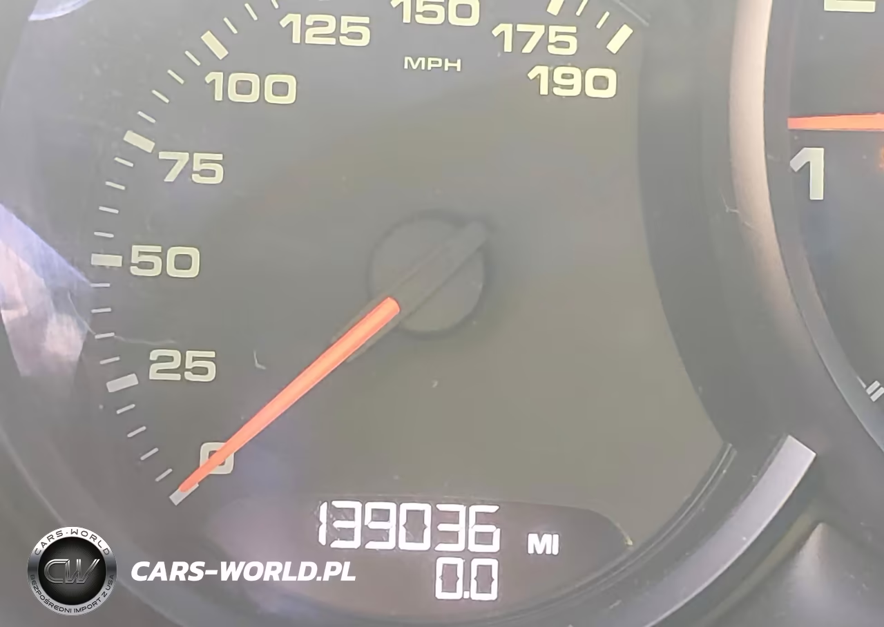 2018 Porsche Macan Turbo VIN:WP1AF2A53JLB70425 - 16