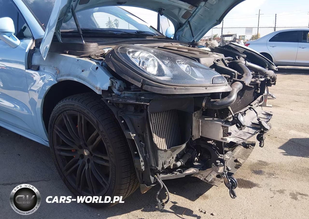2018 Porsche Macan Turbo VIN:WP1AF2A53JLB70425 - 18