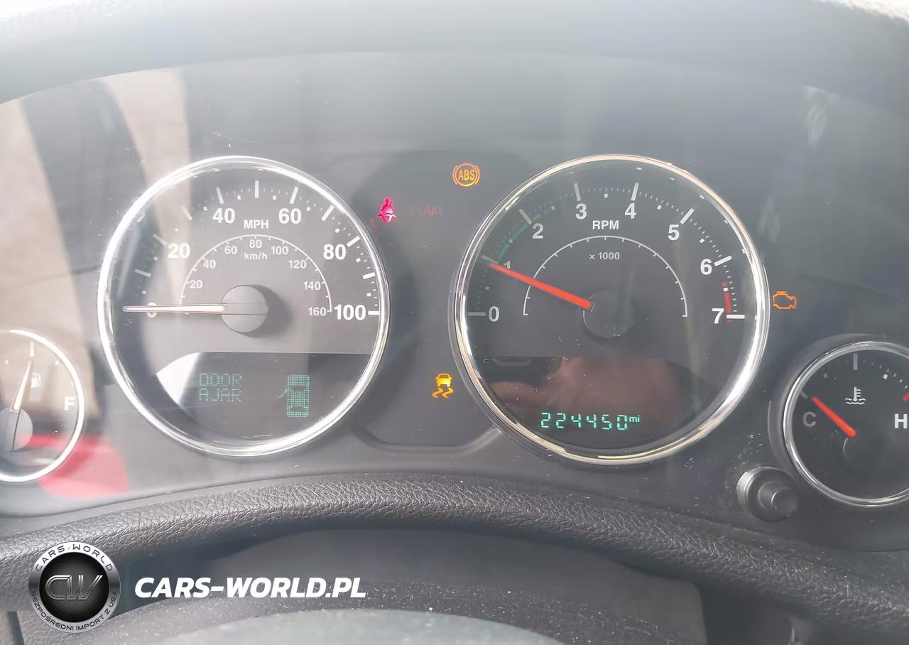 2016 Jeep Wrangler Unlimited Sahara VIN:1C4BJWEG6GL262144 - 7