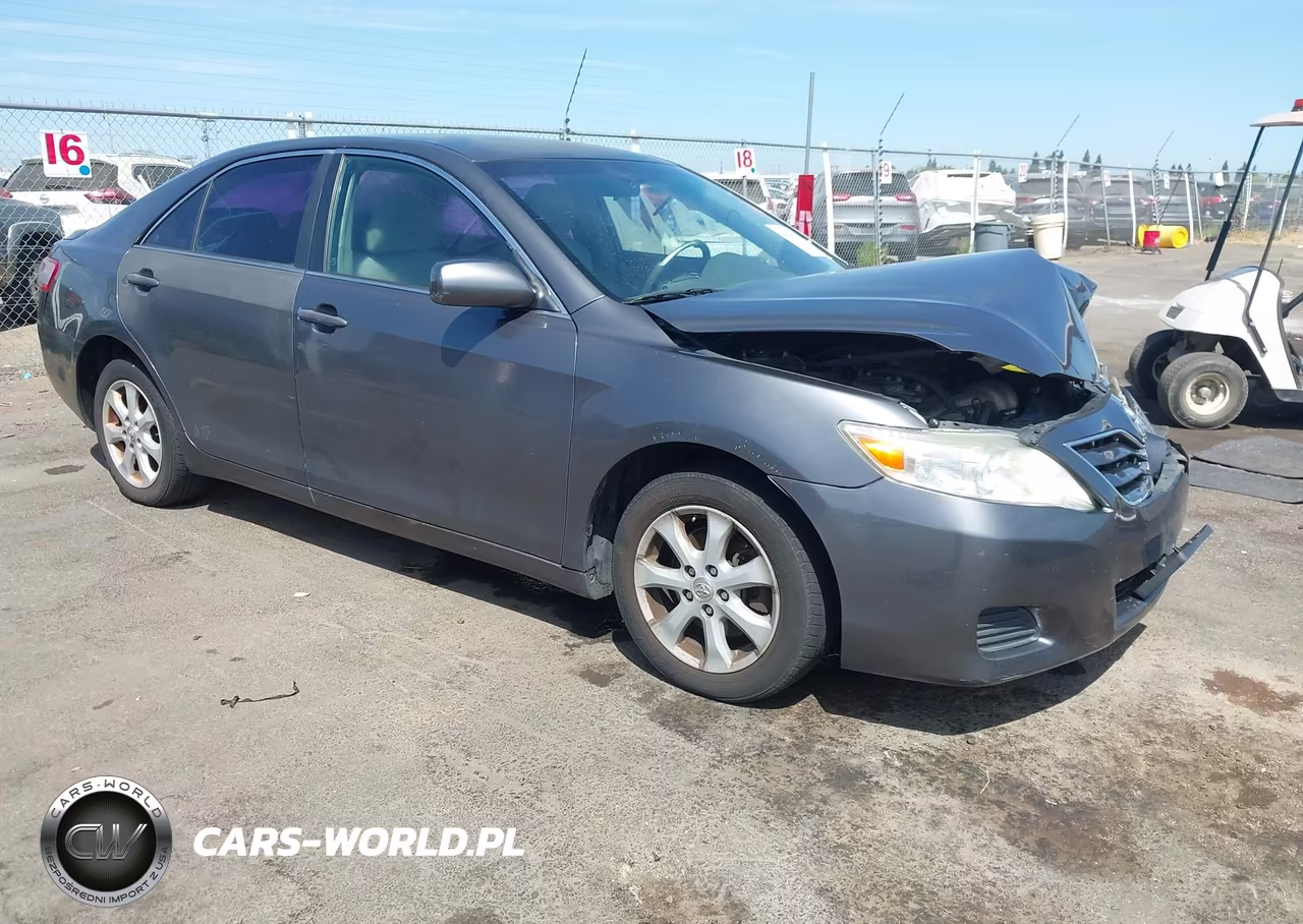 2011 Toyota Camry Le – zdjęcie 1 z 16