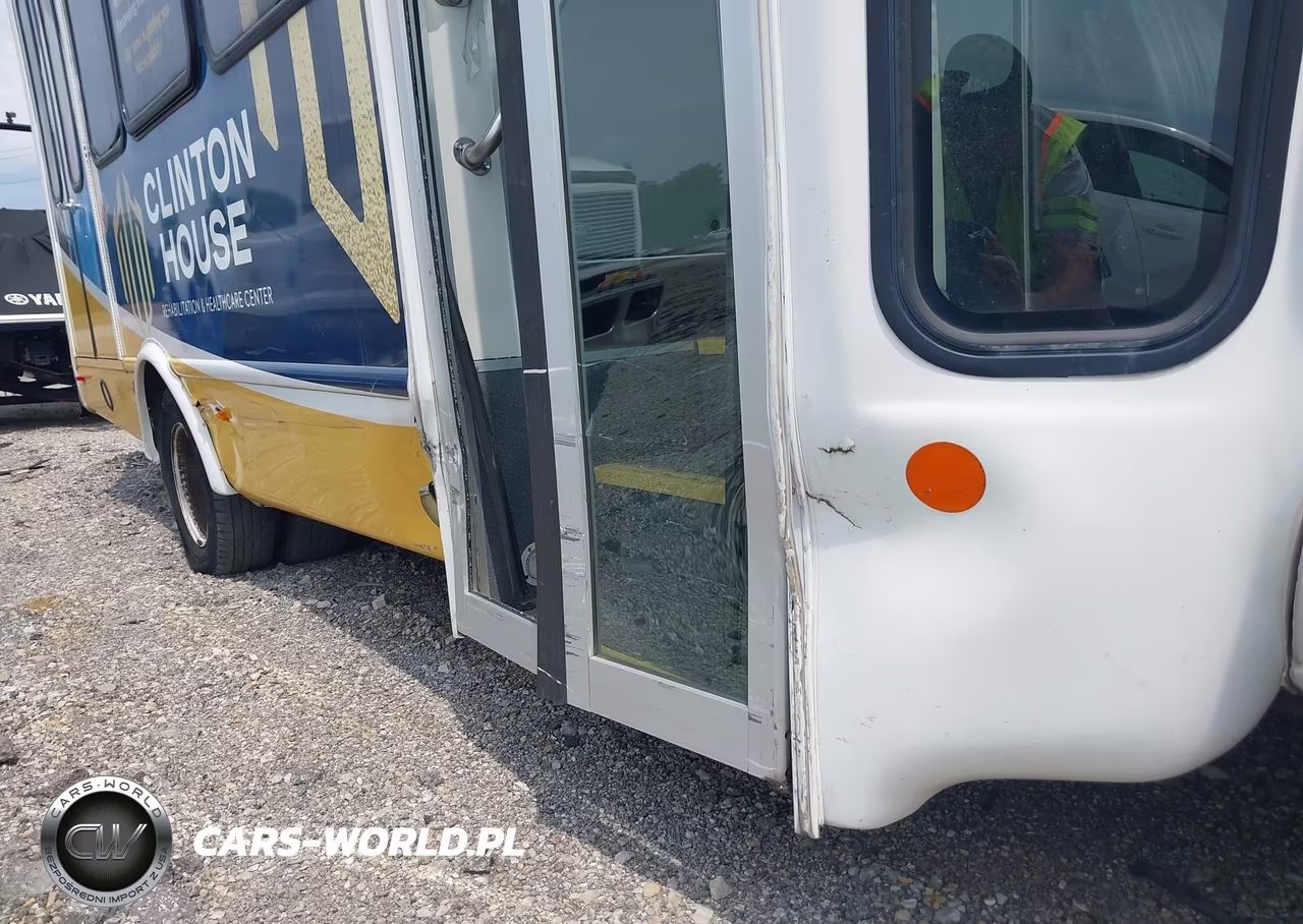 2019 Ford E-350 Cutaway VIN:1FDEE3FS4KDC51239 - 11