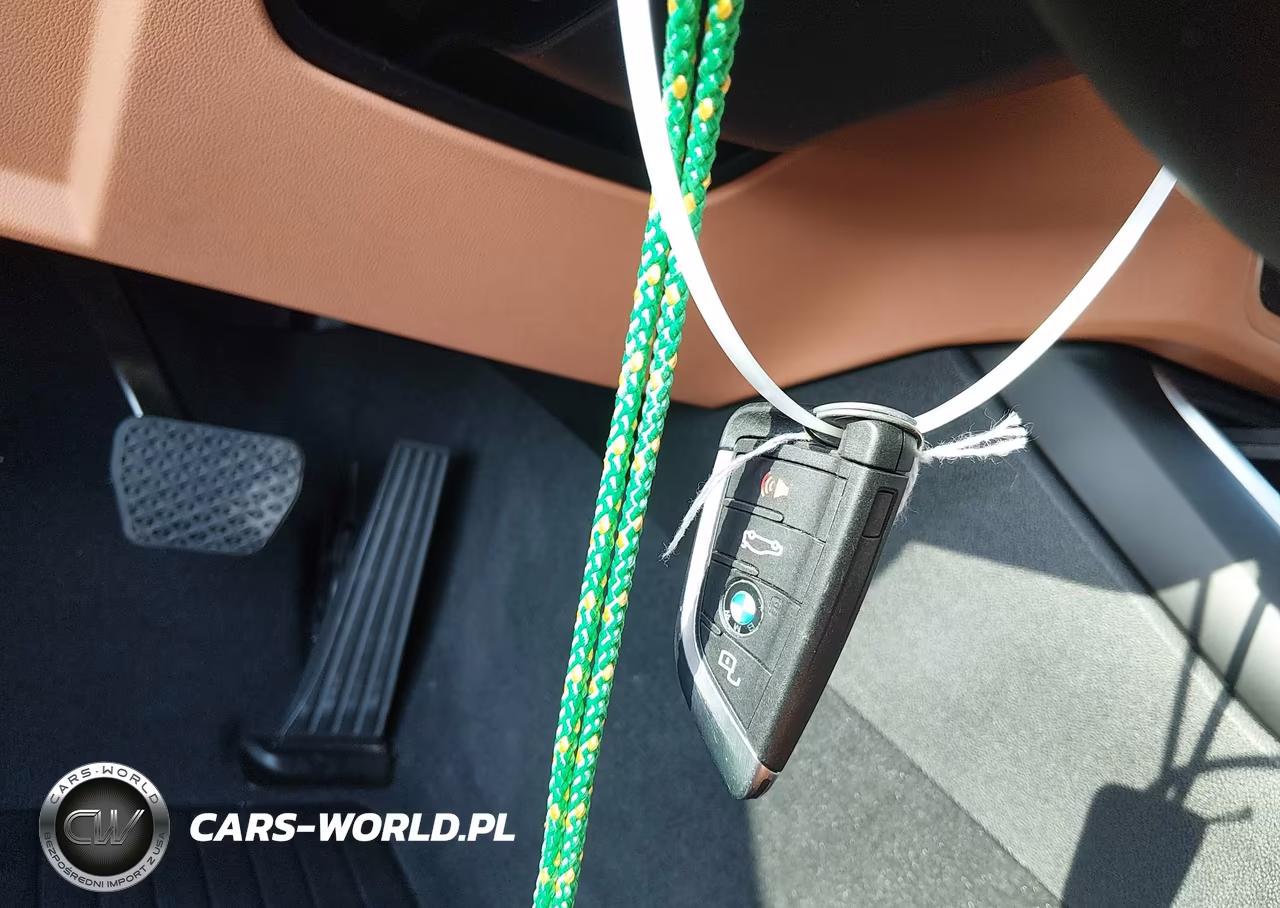 2025 BMW 330I VIN:3MW69CW06S8F74181 - 11