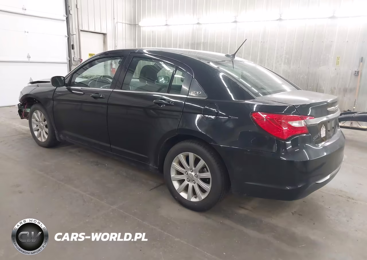 2013 Chrysler 200 Touring VIN:1C3CCBBB5DN745449 - 3