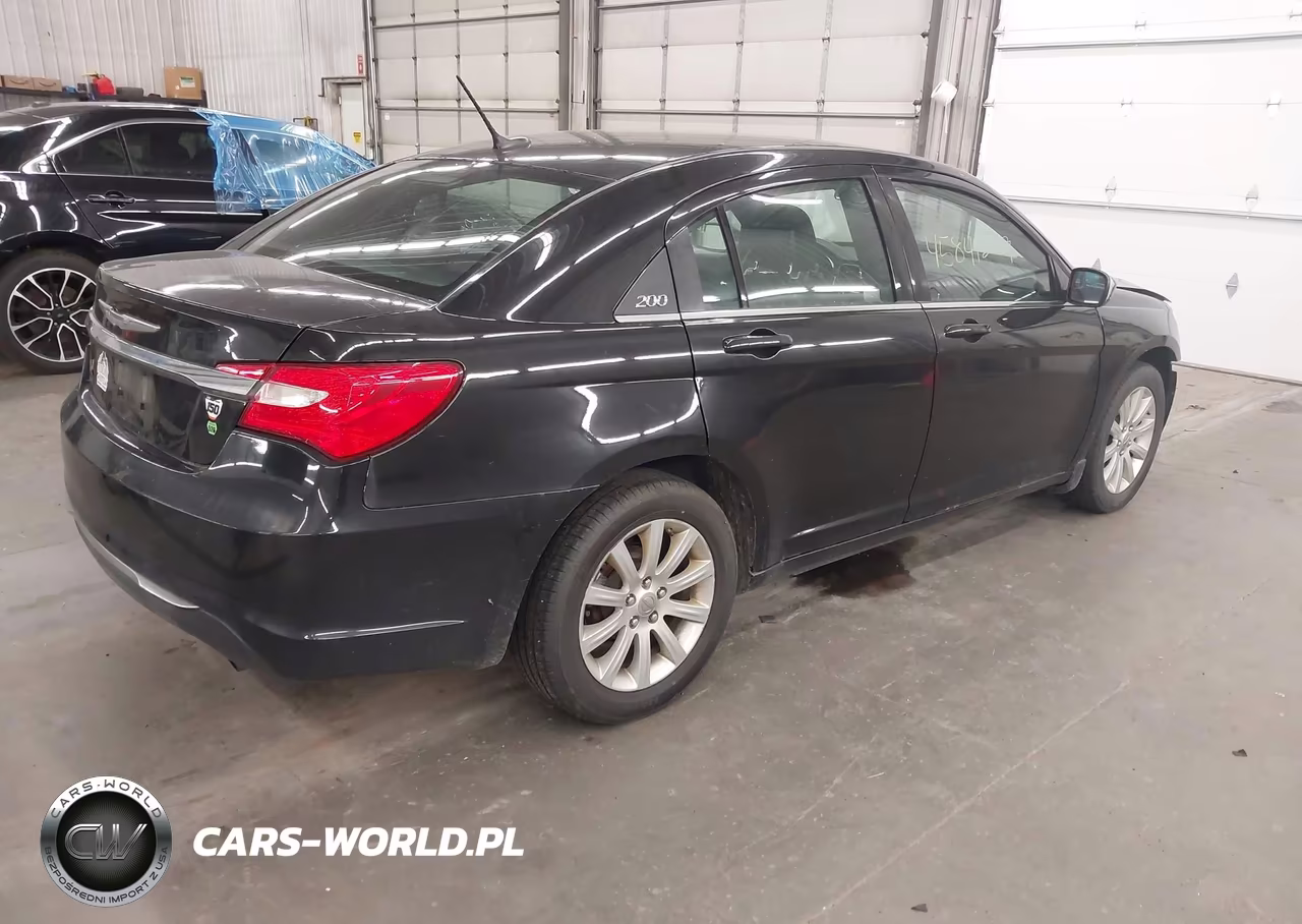 2013 Chrysler 200 Touring VIN:1C3CCBBB5DN745449 - 4