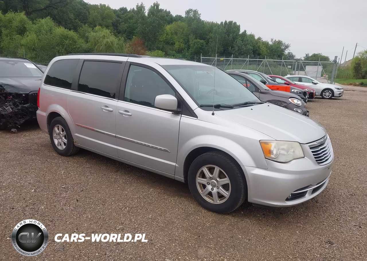 2012 Chrysler Town & Country Touring – zdjęcie 1 z 11