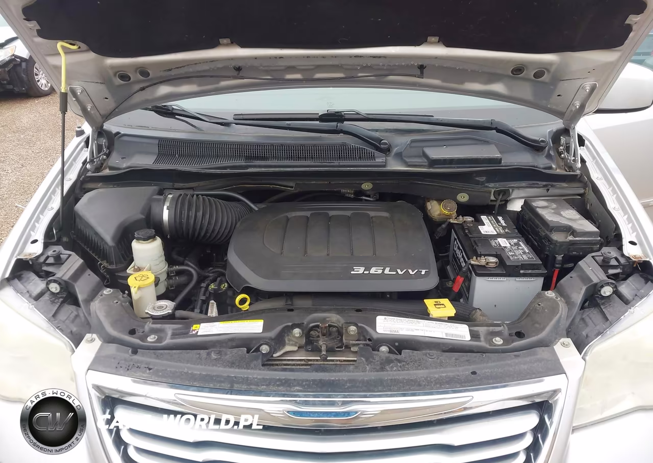 2012 Chrysler Town & Country Touring VIN:2C4RC1BG1CR293299 - 10