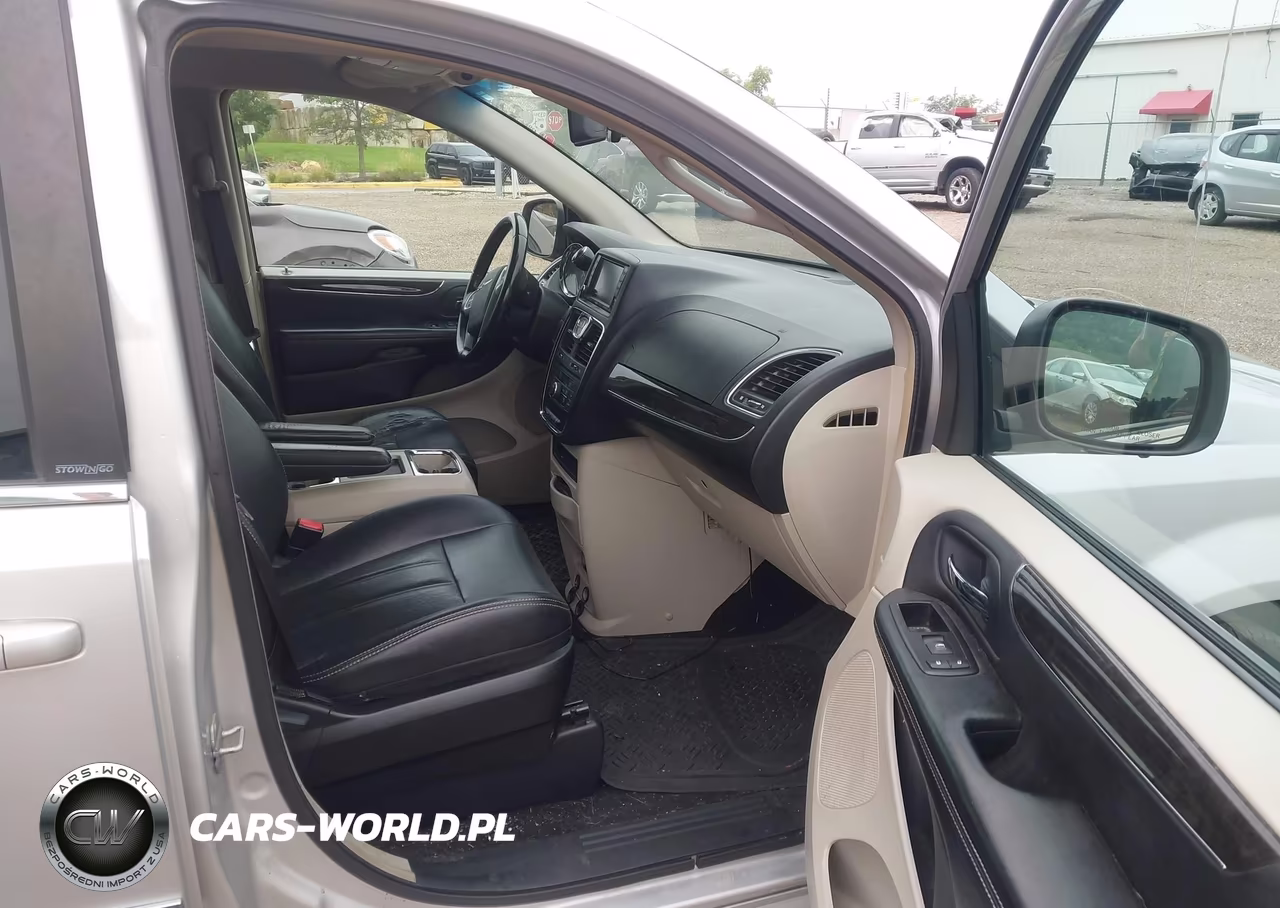 2012 Chrysler Town & Country Touring VIN:2C4RC1BG1CR293299 - 5