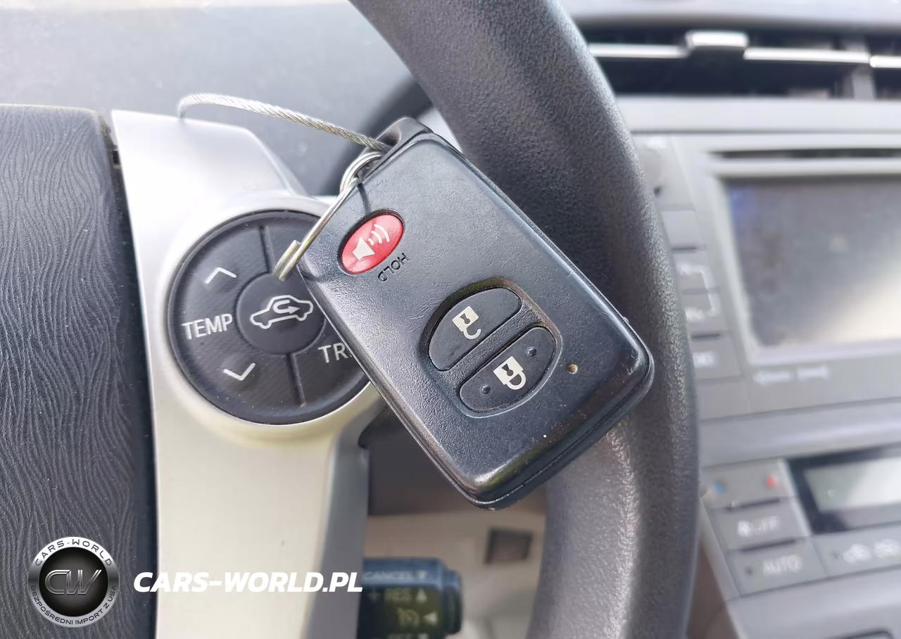 2013 Toyota Prius Three VIN:JTDKN3DU0D5651825 - 11