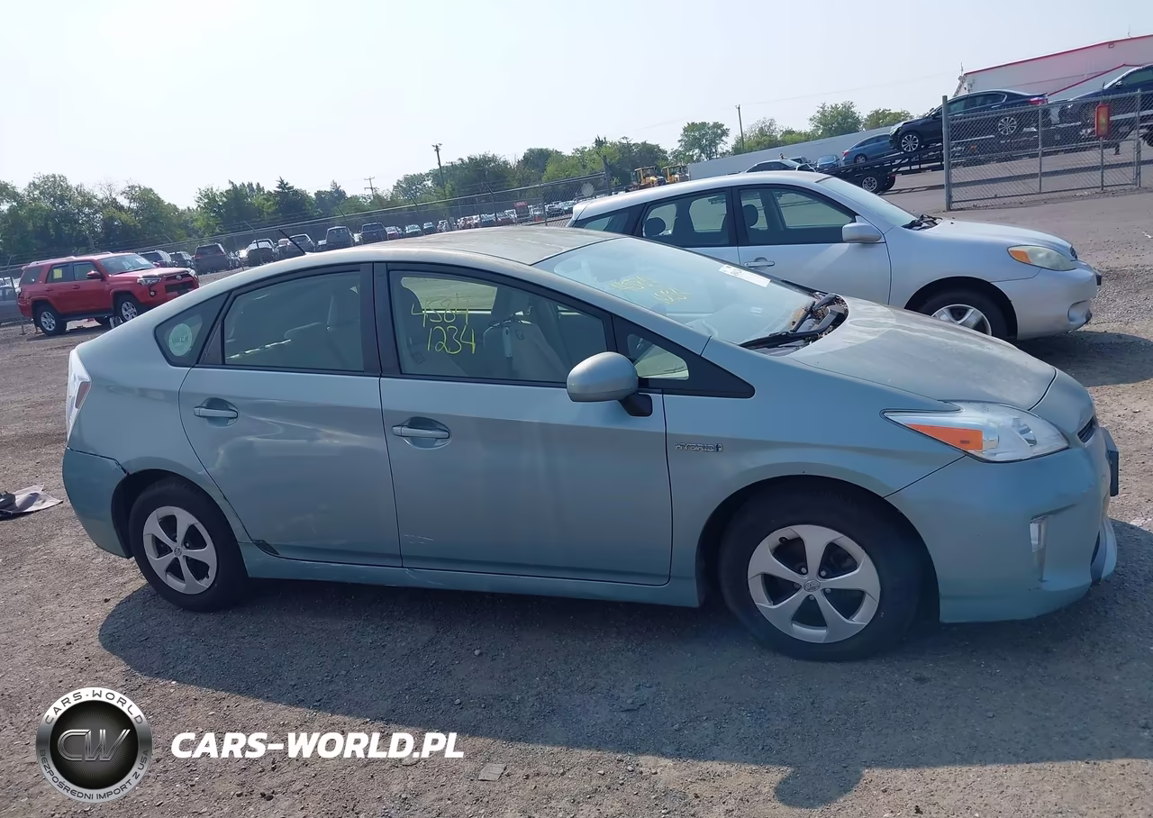 2013 Toyota Prius Three VIN:JTDKN3DU0D5651825 - 13