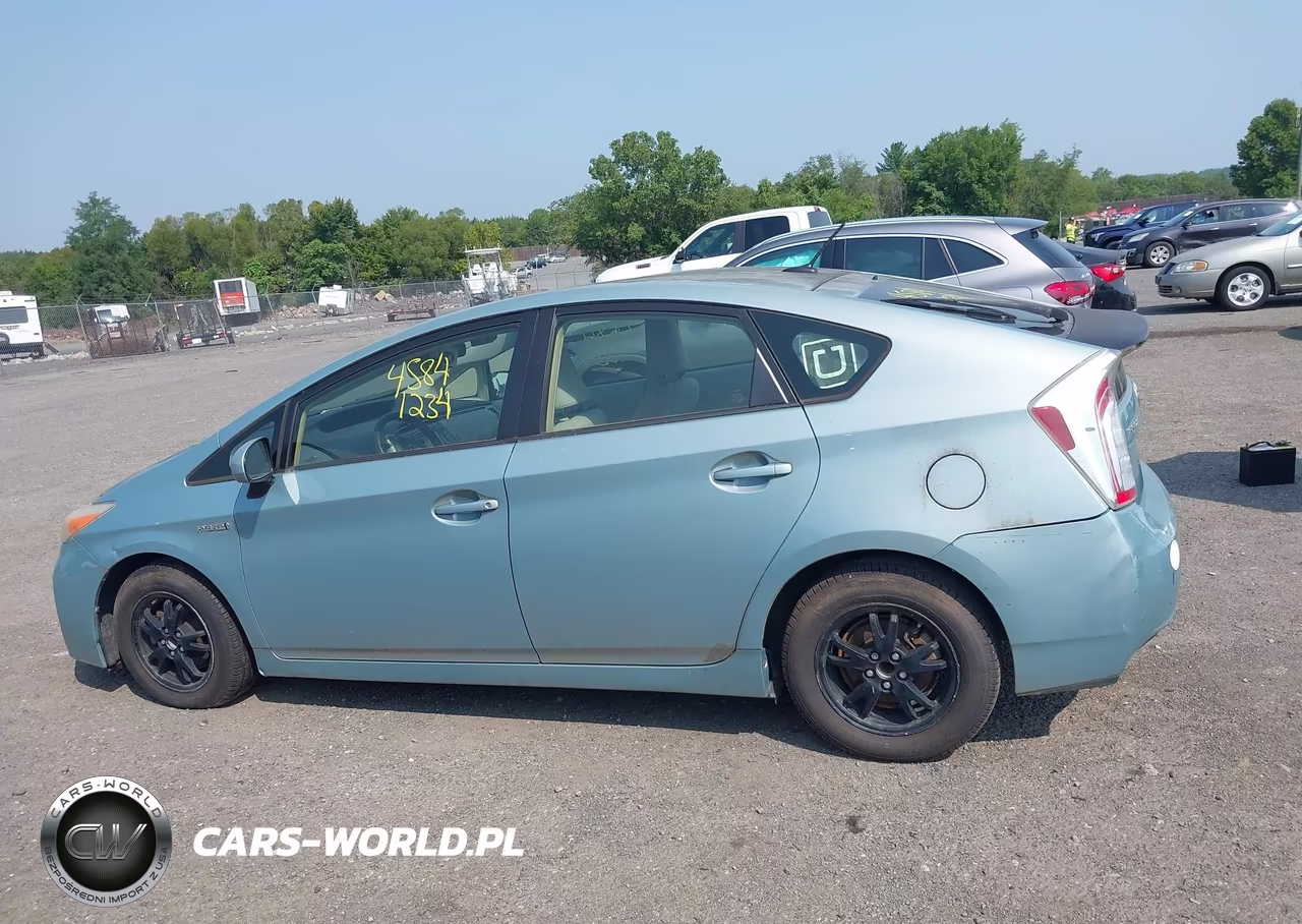 2013 Toyota Prius Three VIN:JTDKN3DU0D5651825 - 14