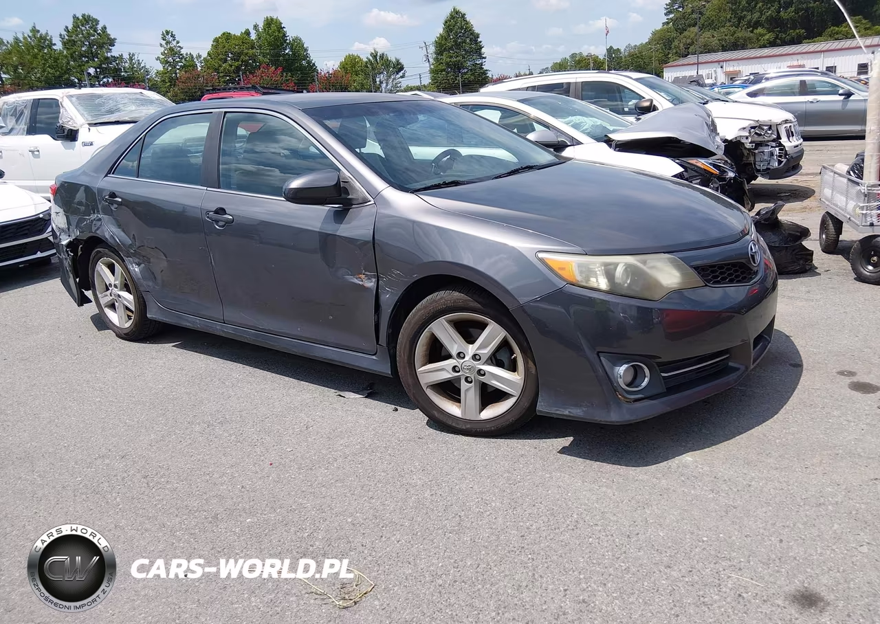 2014 Toyota Camry Se – zdjęcie 1 z 18