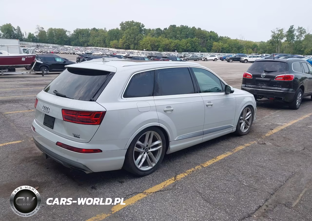 2017 Audi Q7 3.0T Premium VIN:WA1VAAF76HD007966 - 4