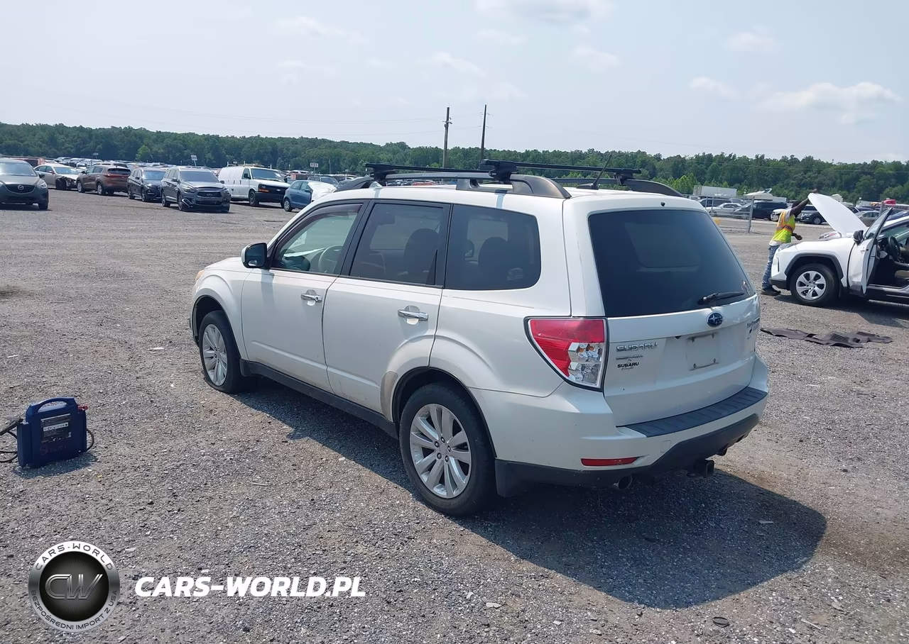 2011 Subaru Forester 2.5X Premium VIN:JF2SHADC7BH753395 - 3