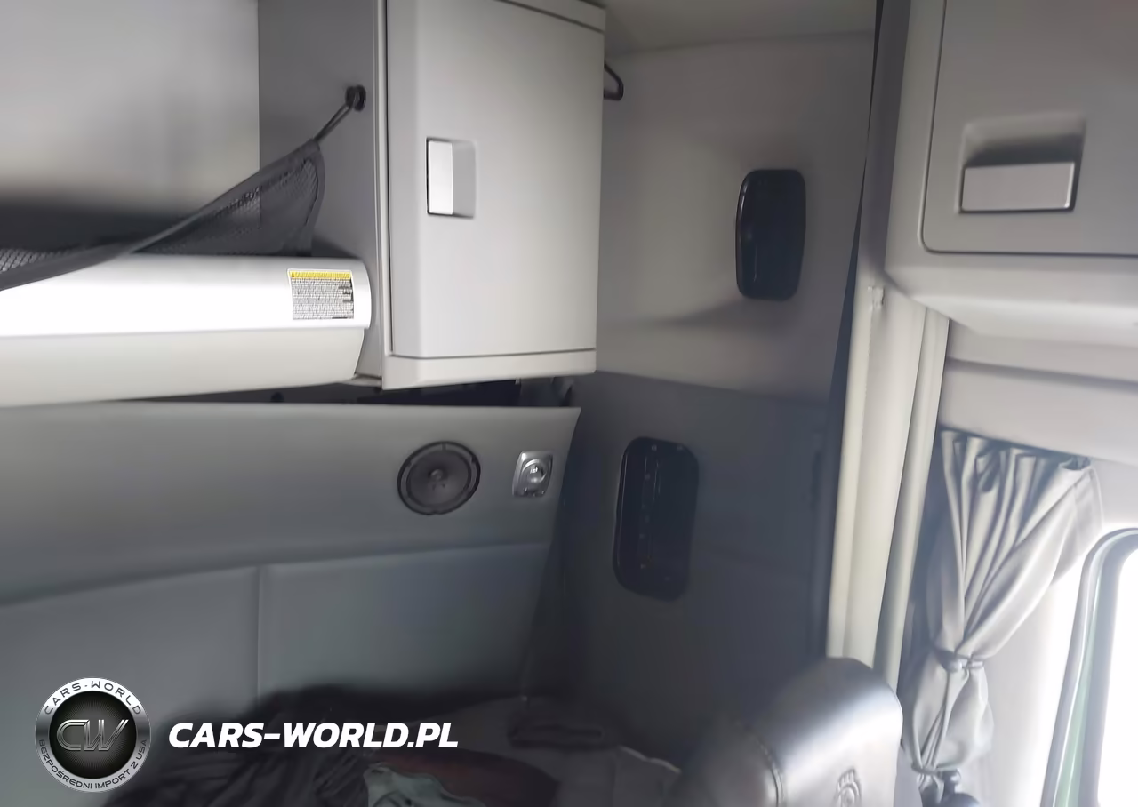 2018 Kenworth T680 VIN:1XKYDP8X7JJ195323 - 13