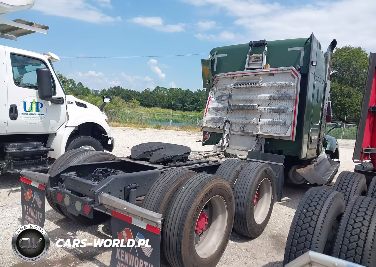 2018 Kenworth T680 VIN:1XKYDP8X7JJ195323 - 4