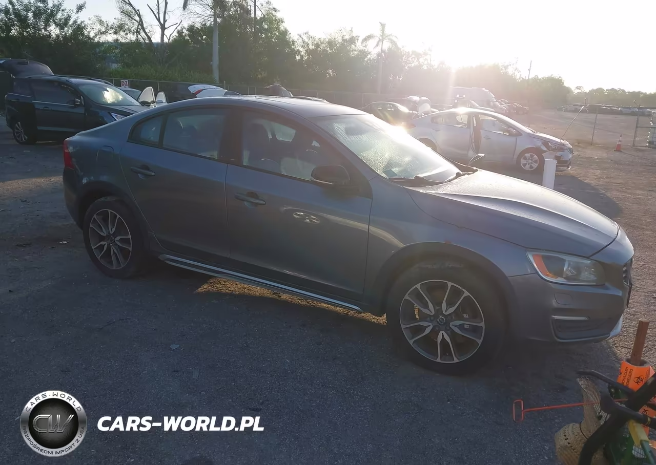 2016 Volvo S60 Cross Country T5 Platinum