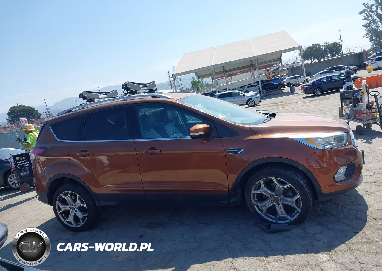 2017 Ford Escape Titanium VIN:1FMCU9J99HUA10707 - 13