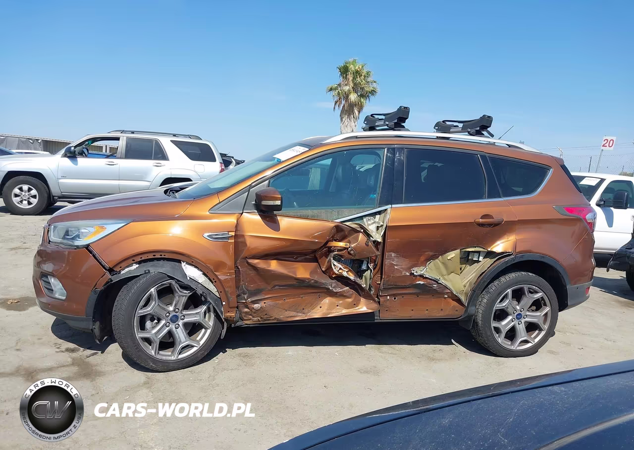 2017 Ford Escape Titanium VIN:1FMCU9J99HUA10707 - 14