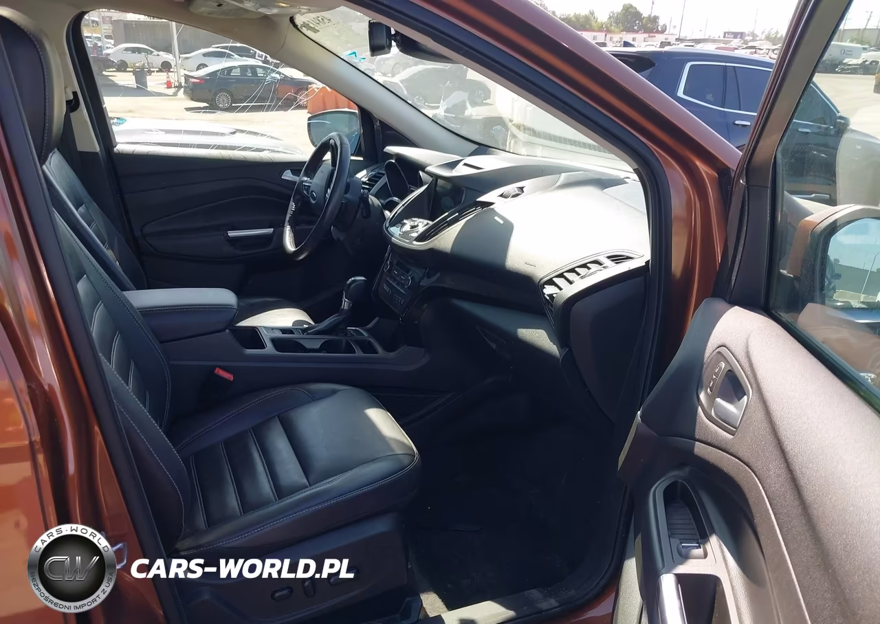 2017 Ford Escape Titanium VIN:1FMCU9J99HUA10707 - 5